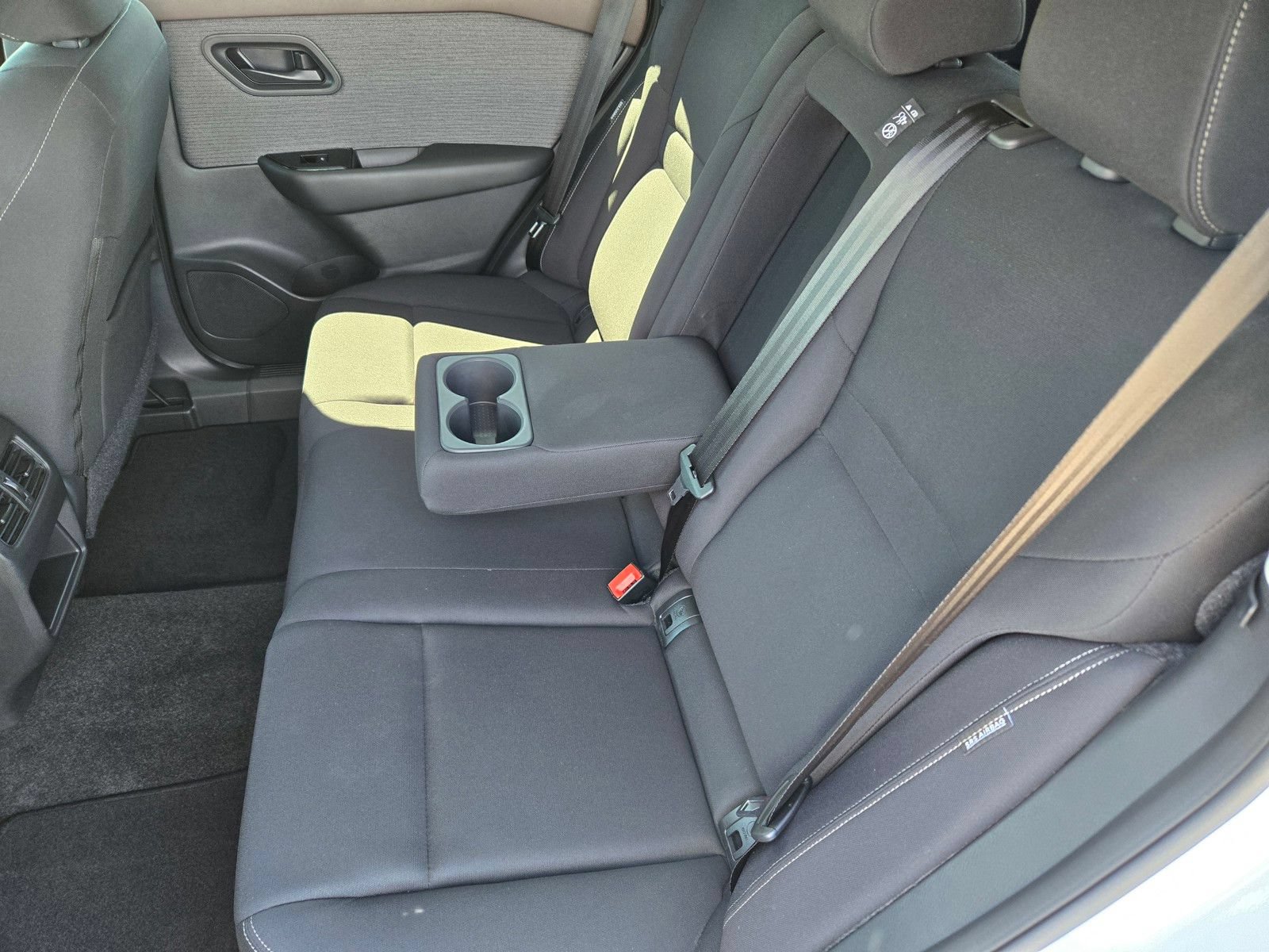 Used 2023 Nissan Rogue S AWD/4WD image 13