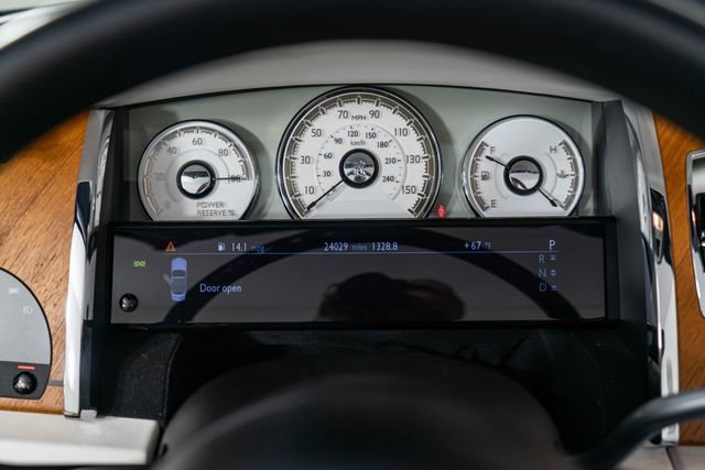 Used 2017 Rolls-Royce Dawn image 20