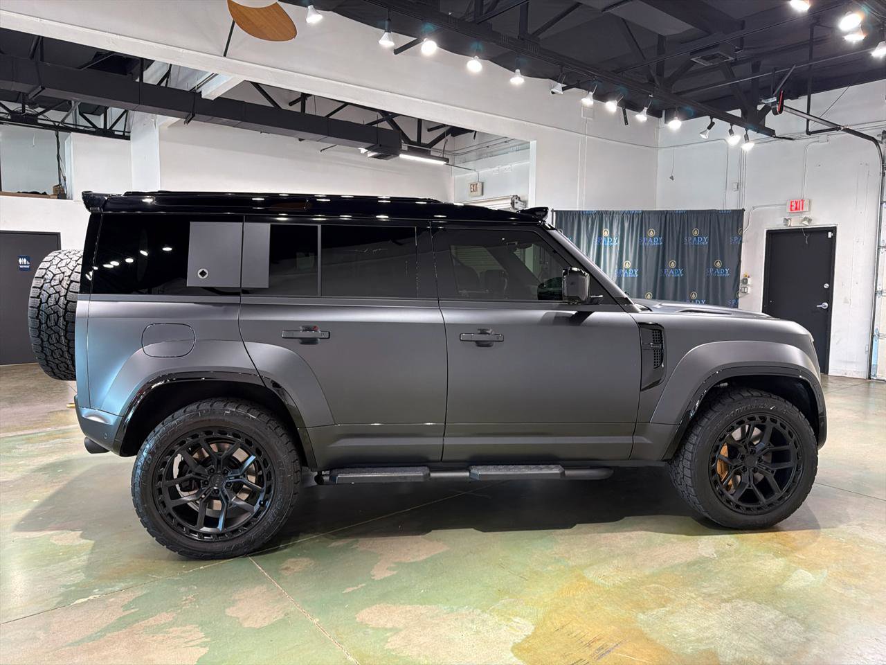 Used 2025 Land Rover Defender 110 image 9