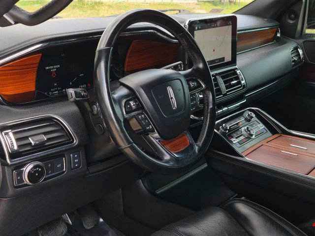 Used 2018 Lincoln Navigator Select w/ Technology Package image 7