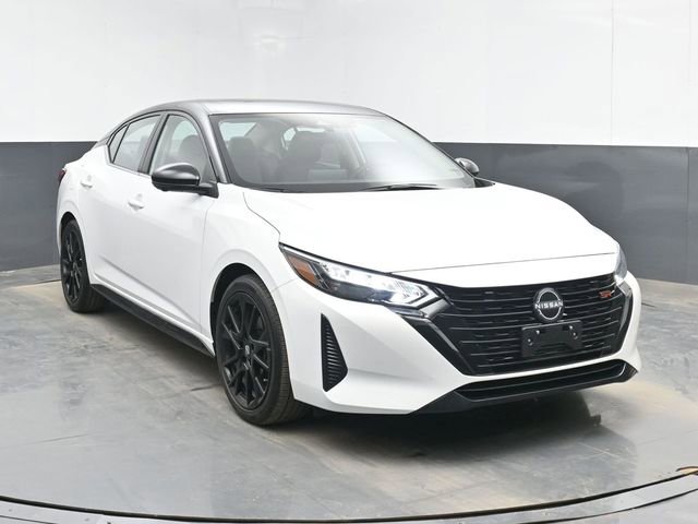 Used 2025 Nissan Sentra SR w/ SR Premium Package image 2