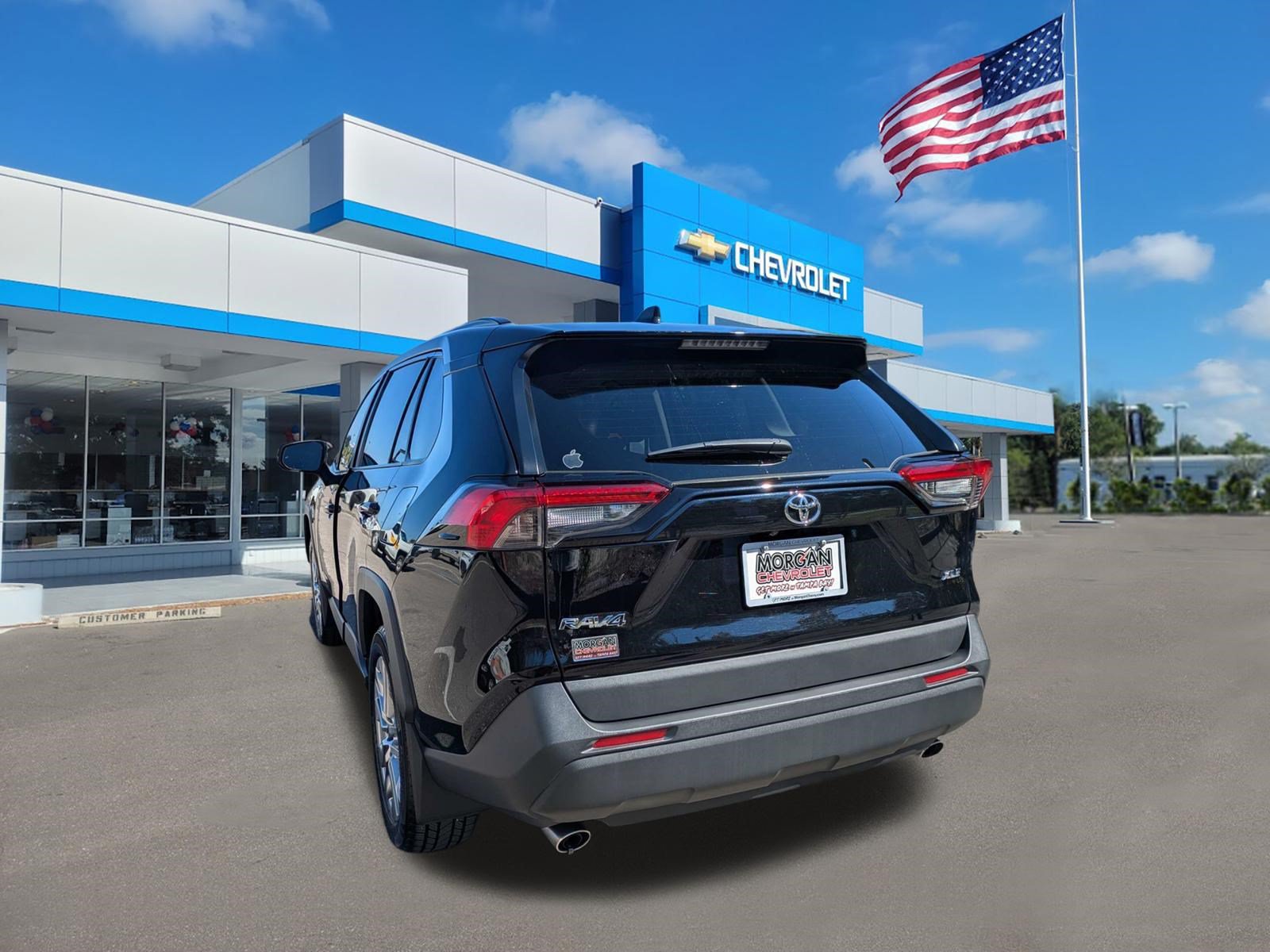 Used 2025 Toyota RAV4 XLE Premium w/ Weather Package FWD image 5