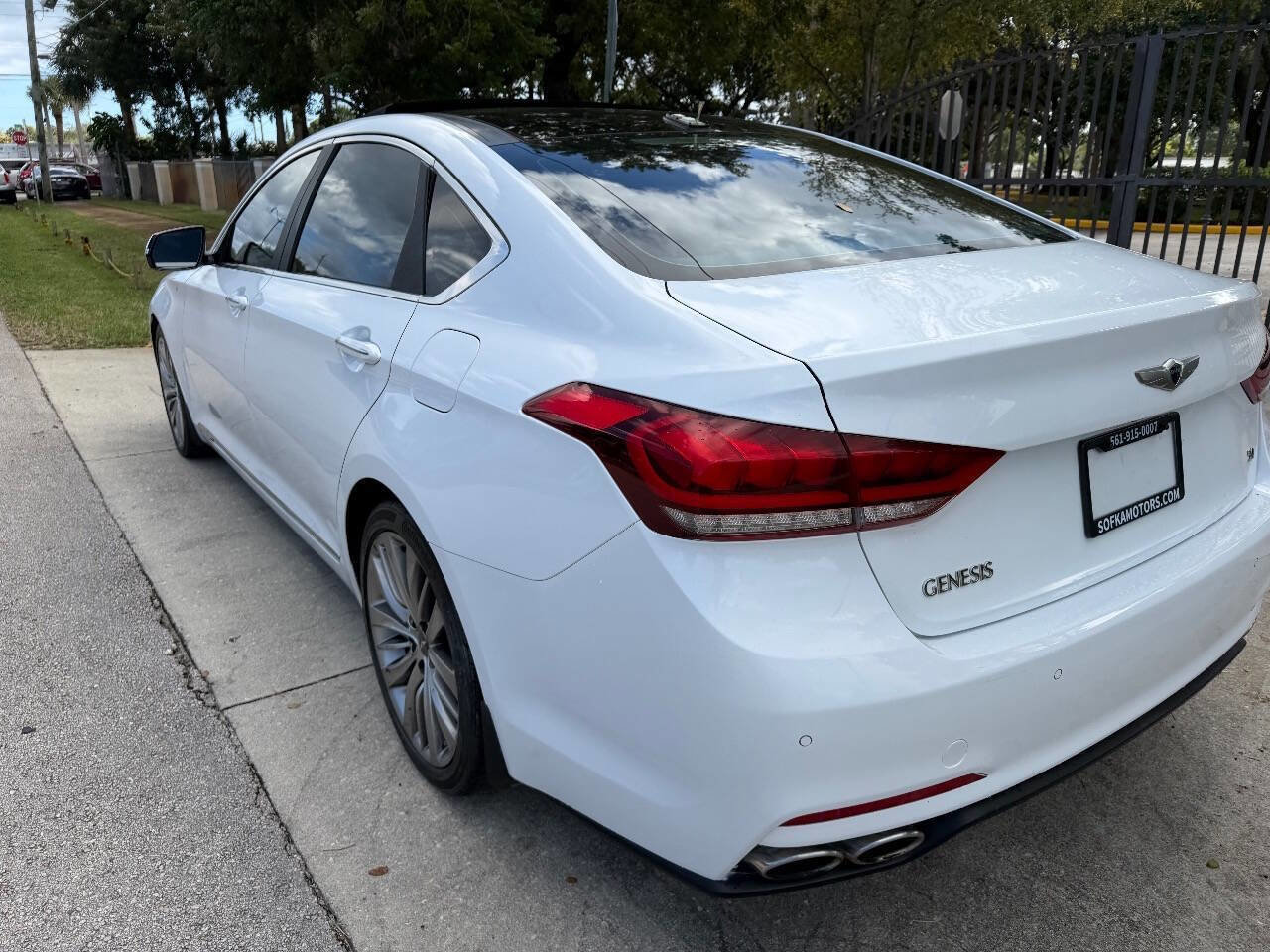 Used 2015 Hyundai Genesis 5.0 image 11