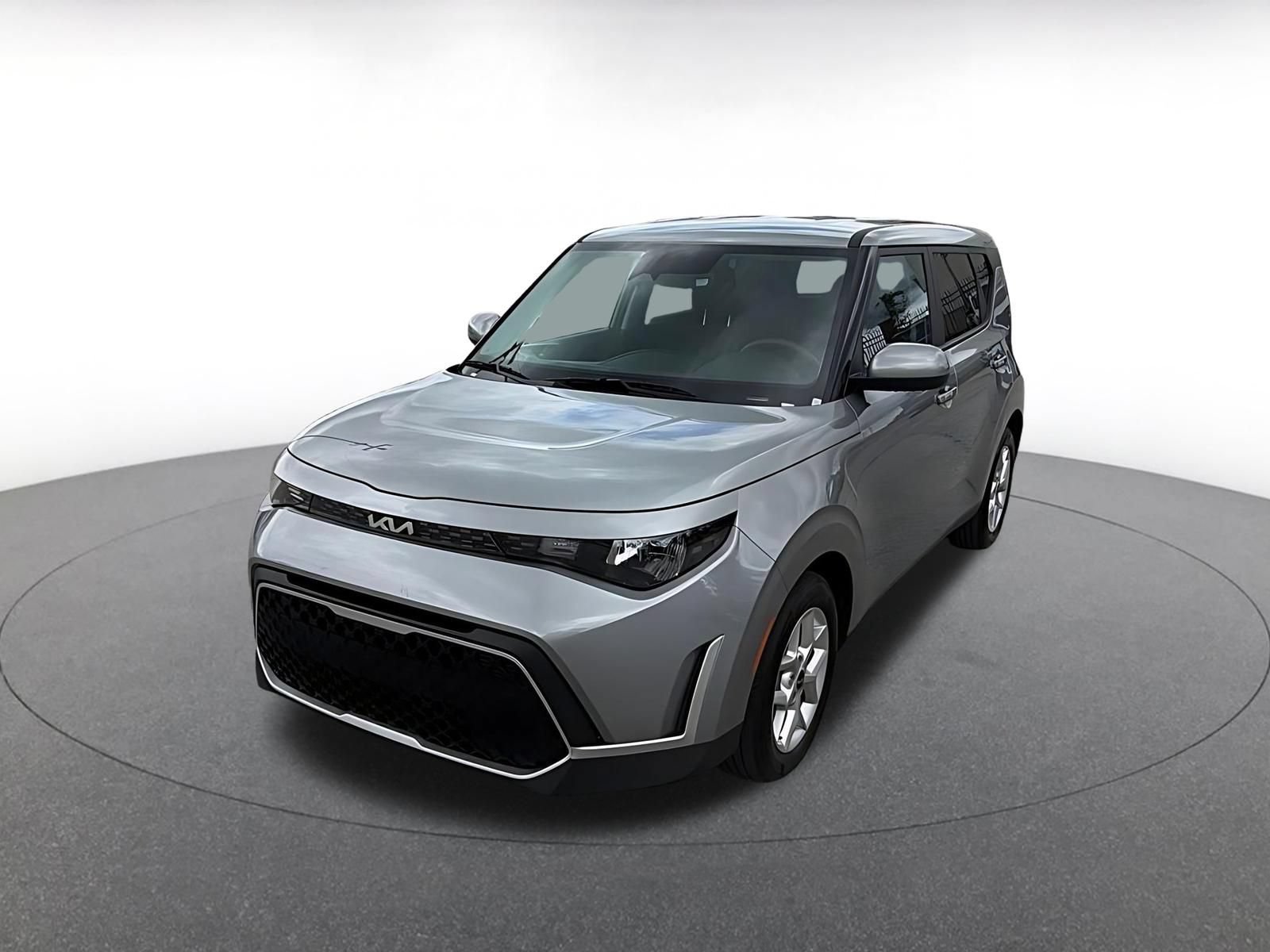 Used 2025 Kia Soul LX w/ LX Technology Package FWD image 4