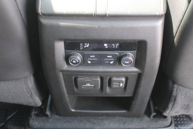 Used 2022 Chevrolet Traverse Premier w/ Redline Edition FWD image 18