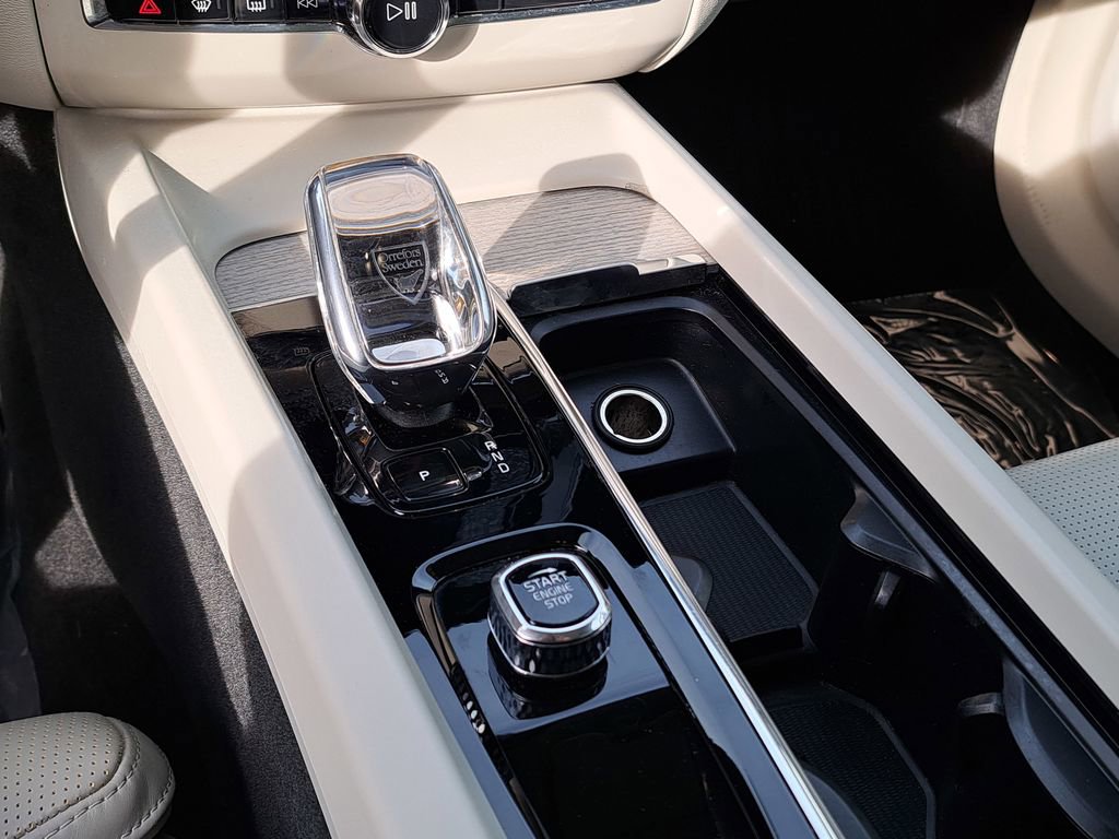 Used 2023 Volvo XC60 B5 Ultimate w/ Climate Package image 14