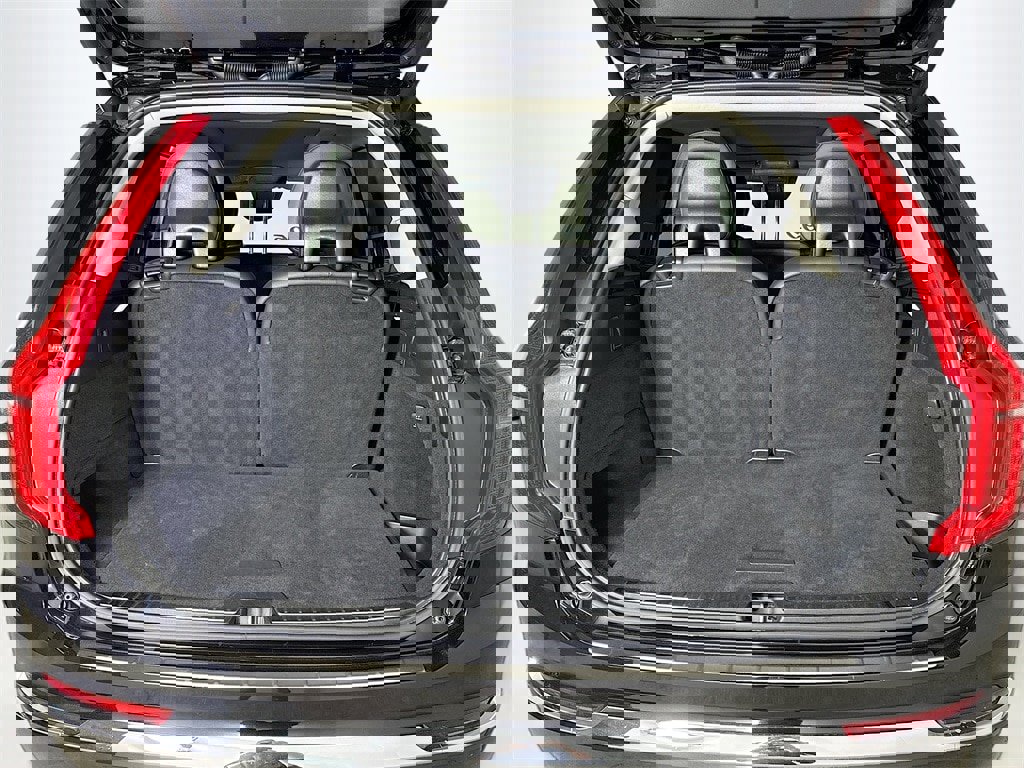 Certified 2024 Volvo XC90 T8 Plus image 28