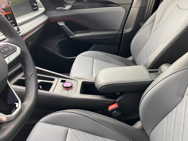 New 2026 Volkswagen Tiguan SE R-Line FWD image 9