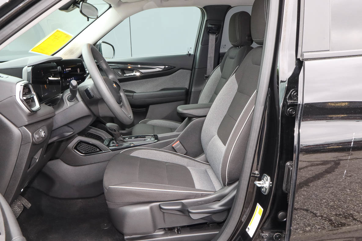 Used 2025 Chevrolet TrailBlazer LT AWD/4WD image 7