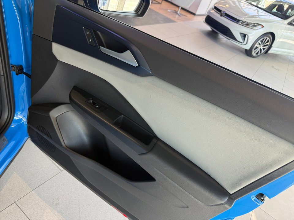 Certified 2022 Volkswagen Taos SE w/ Panoramic Sunroof Package image 35