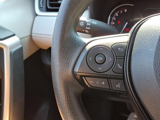 Used 2025 Toyota RAV4 XLE FWD image 21
