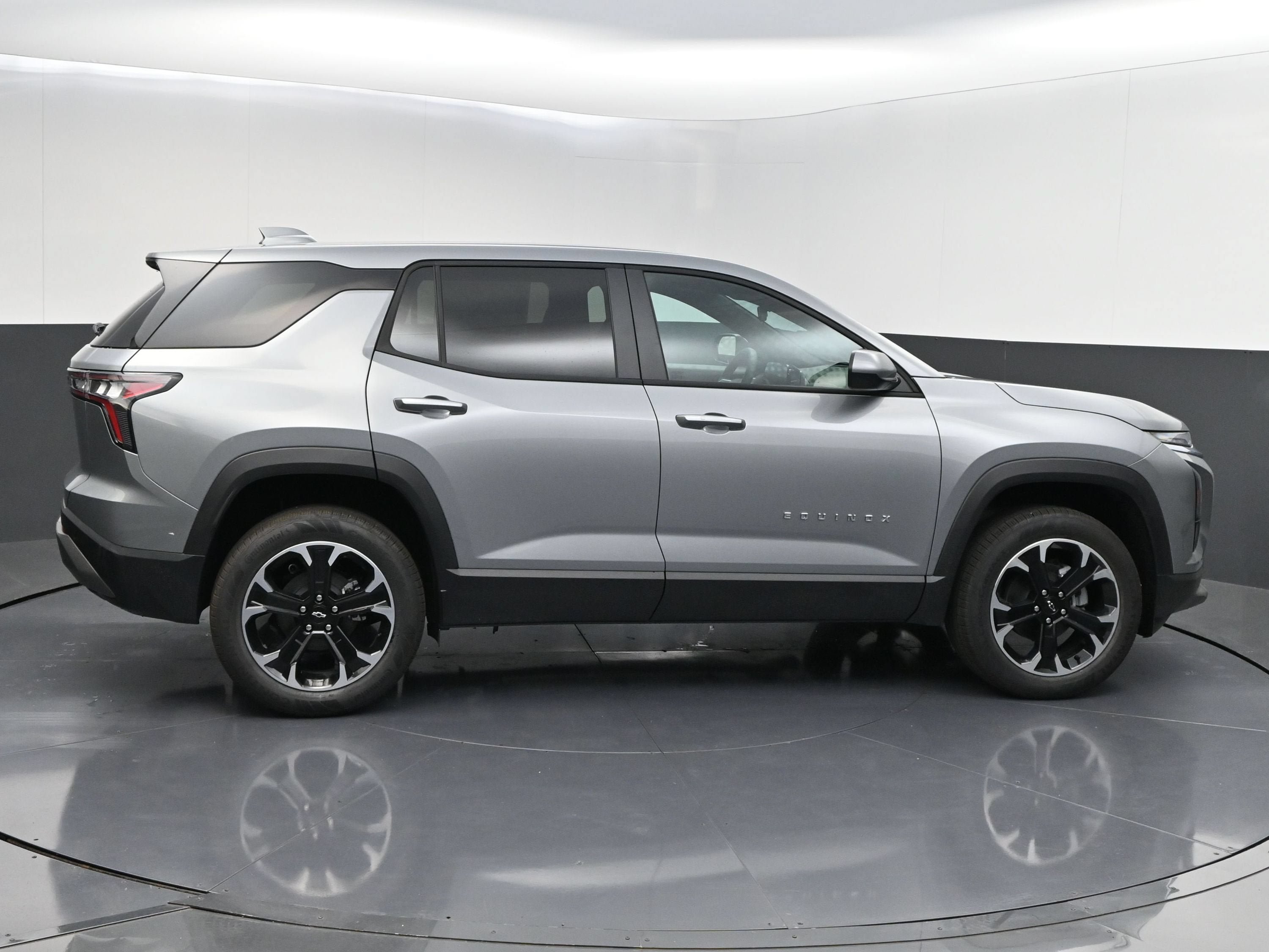 New 2027 Chevrolet Equinox LT w/ Convenience Package II FWD image 9
