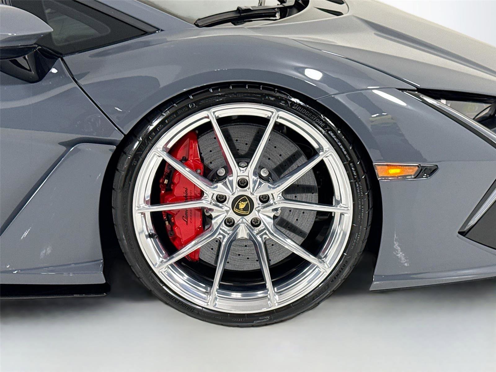 Used 2025 Lamborghini Revuelto image 39