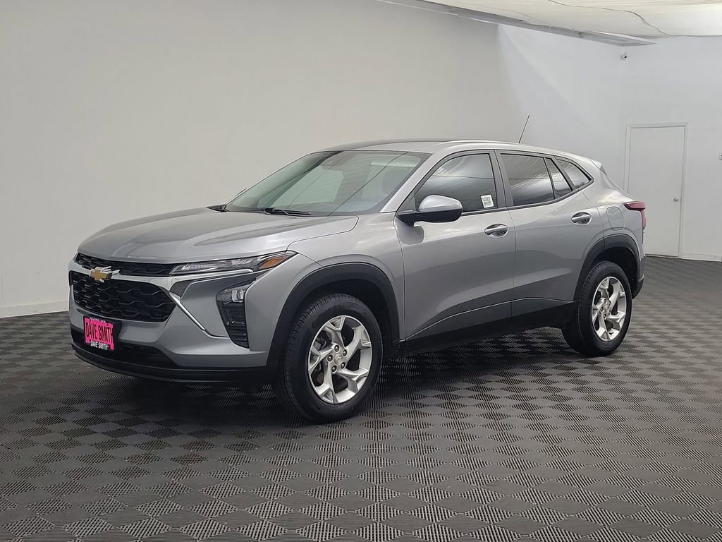 Used 2025 Chevrolet Trax LS w/ LS Convenience Package