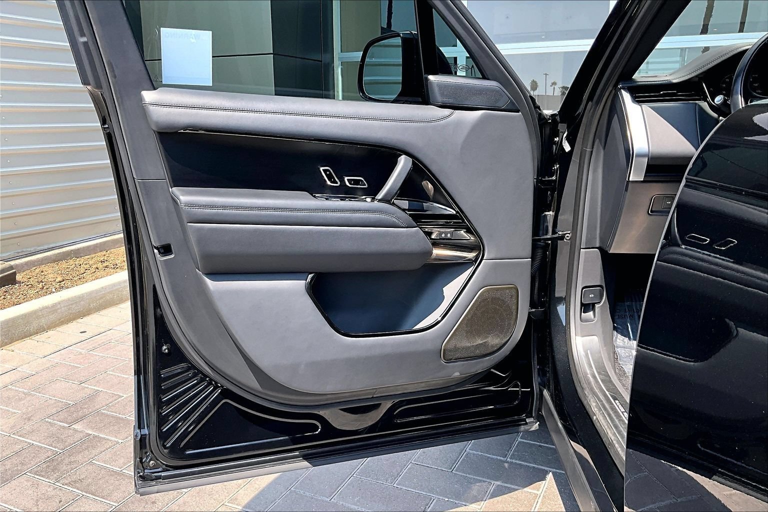 Certified 2023 Land Rover Range Rover SV AWD/4WD image 23