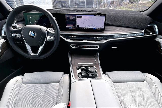 Used 2025 BMW X5 xDrive40i w/ Parking Assistance Package image 15