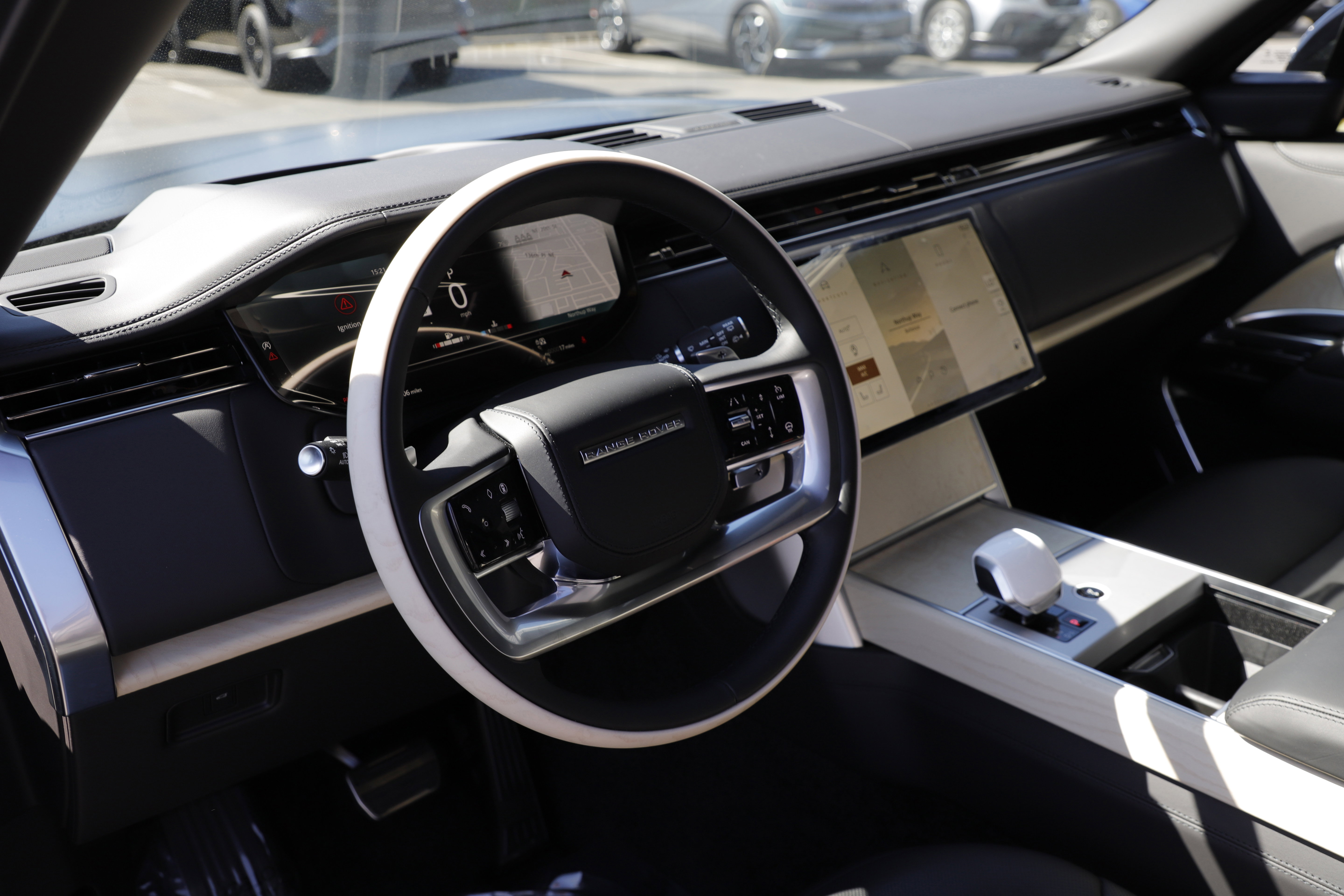 New 2026 Land Rover Range Rover SV AWD/4WD image 18