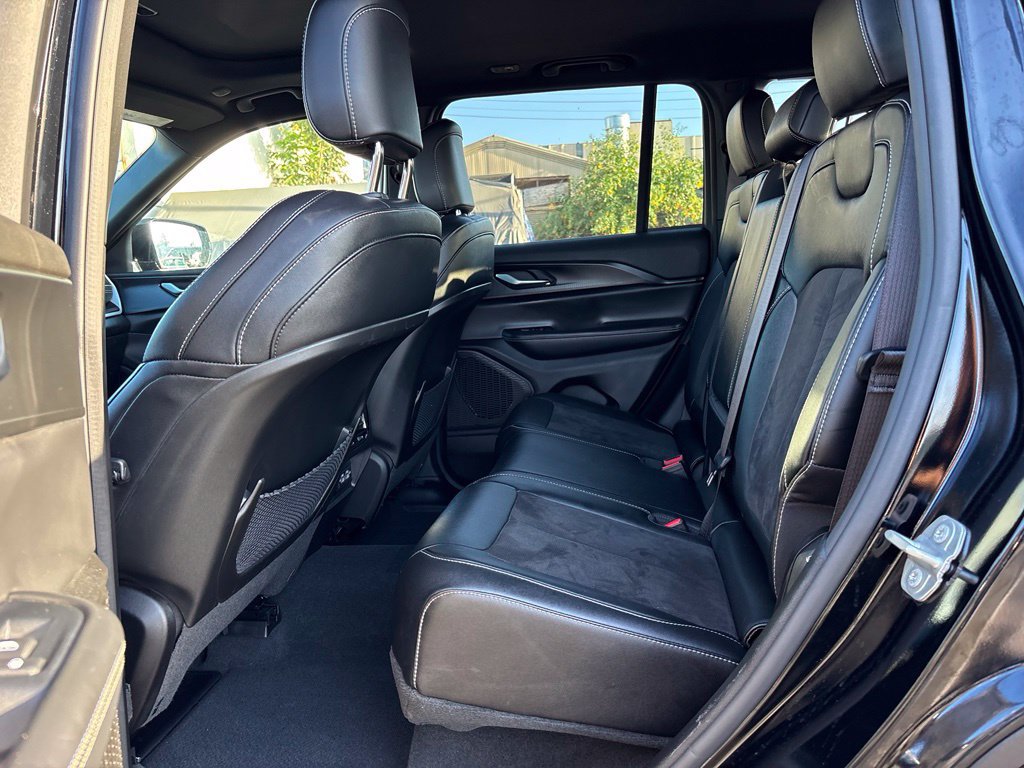 Used 2023 Jeep Grand Cherokee Altitude RWD image 18