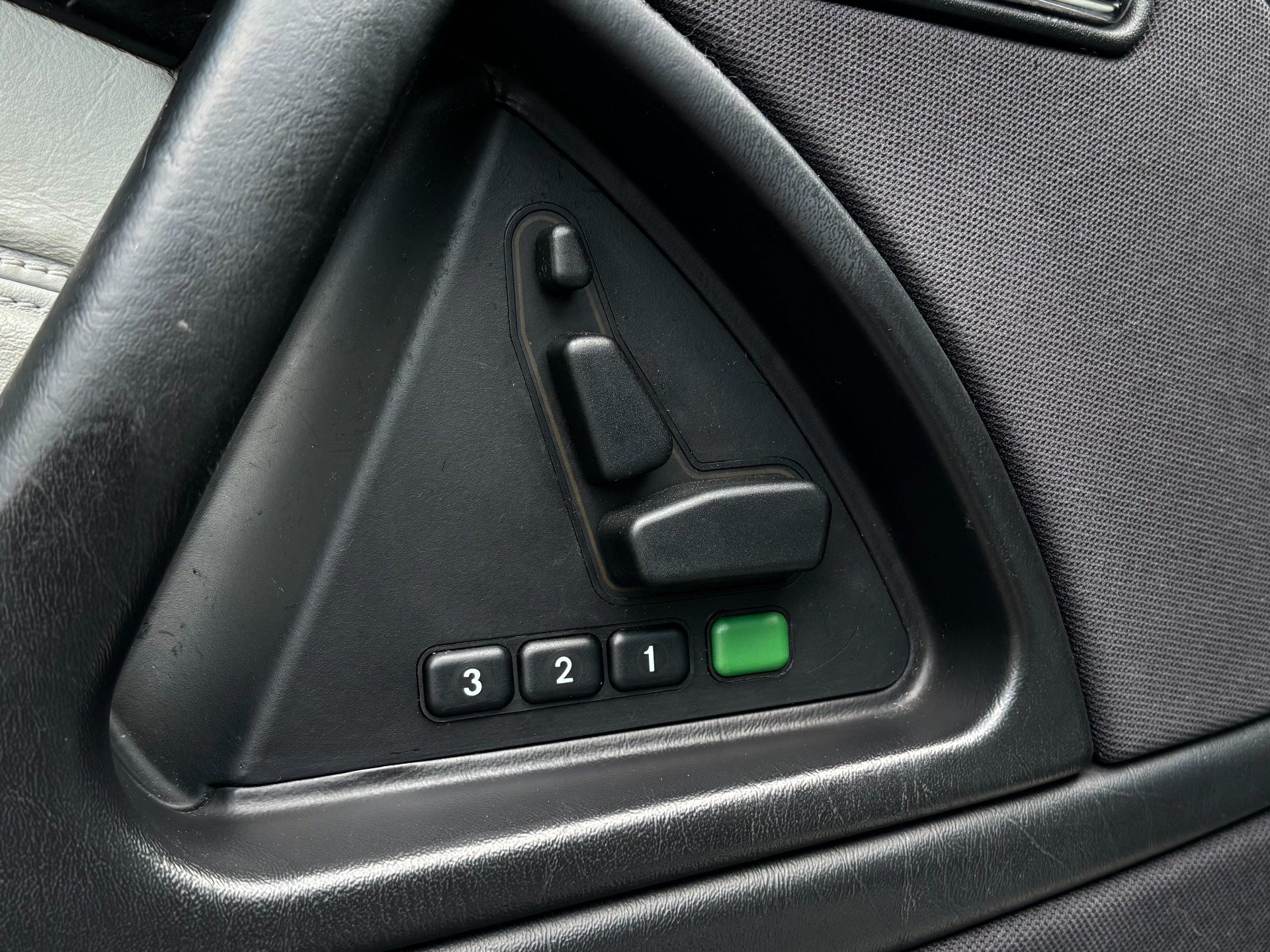 Used 2002 Mercedes-Benz SL 500 image 13