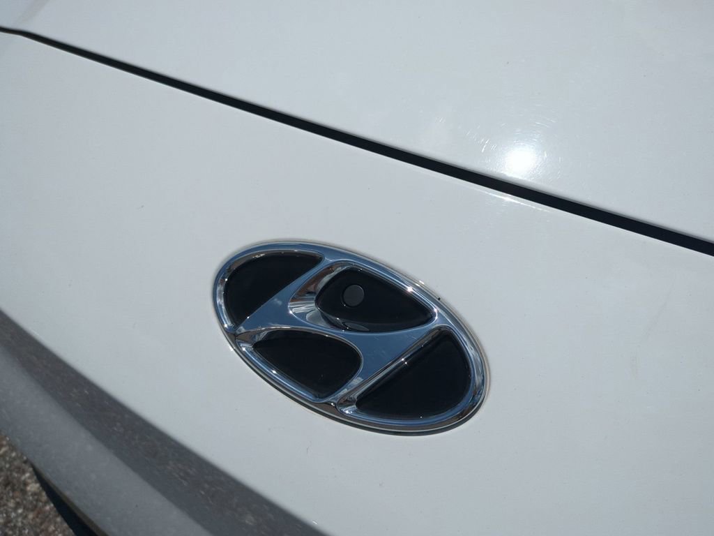 Used 2023 Hyundai Kona Limited w/ Cargo Package FWD image 13