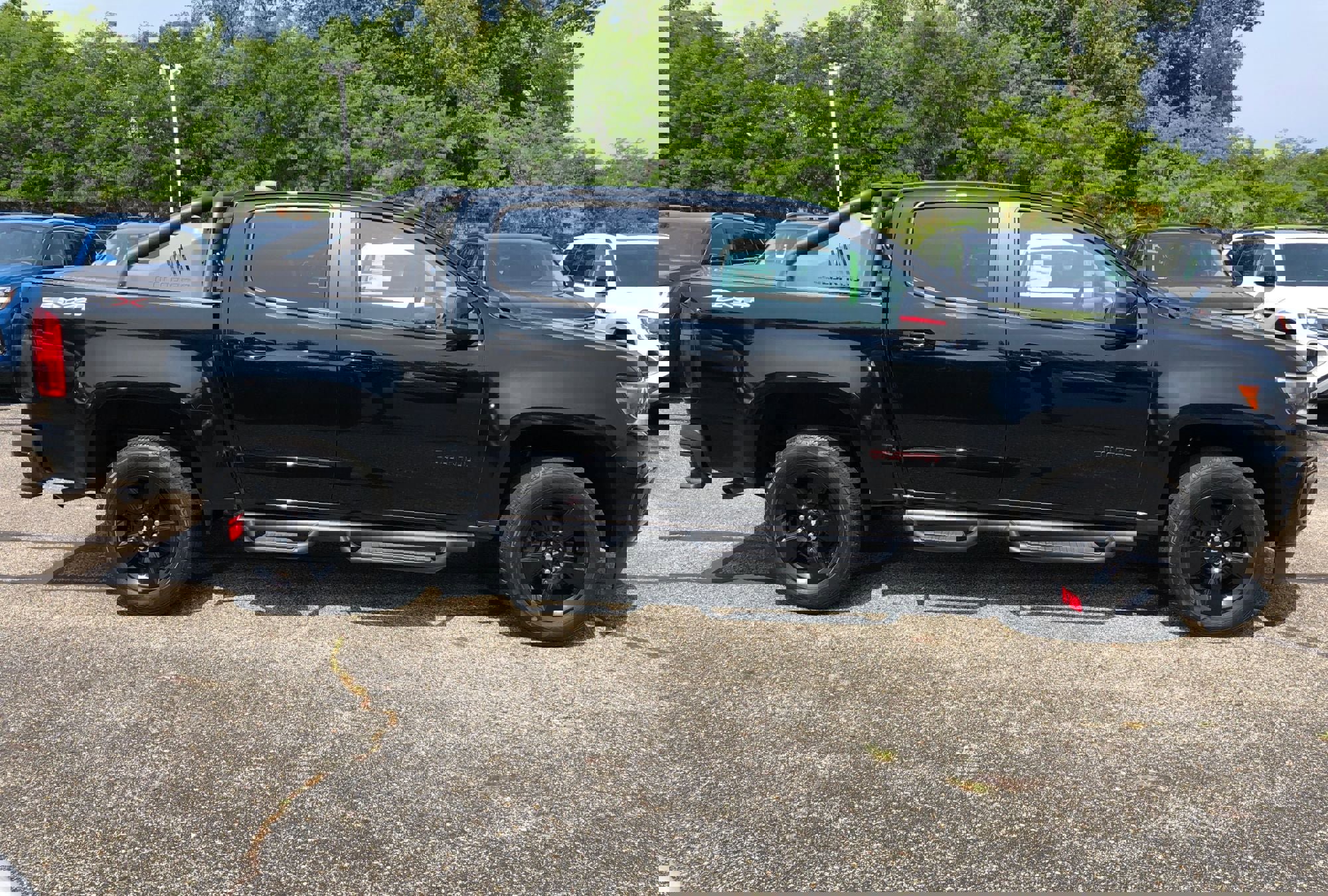 Used 2022 Chevrolet Colorado LT w/ Redline Special Edition image 8