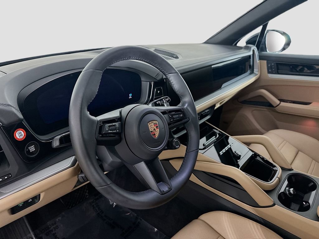 Certified 2025 Porsche Cayenne image 4