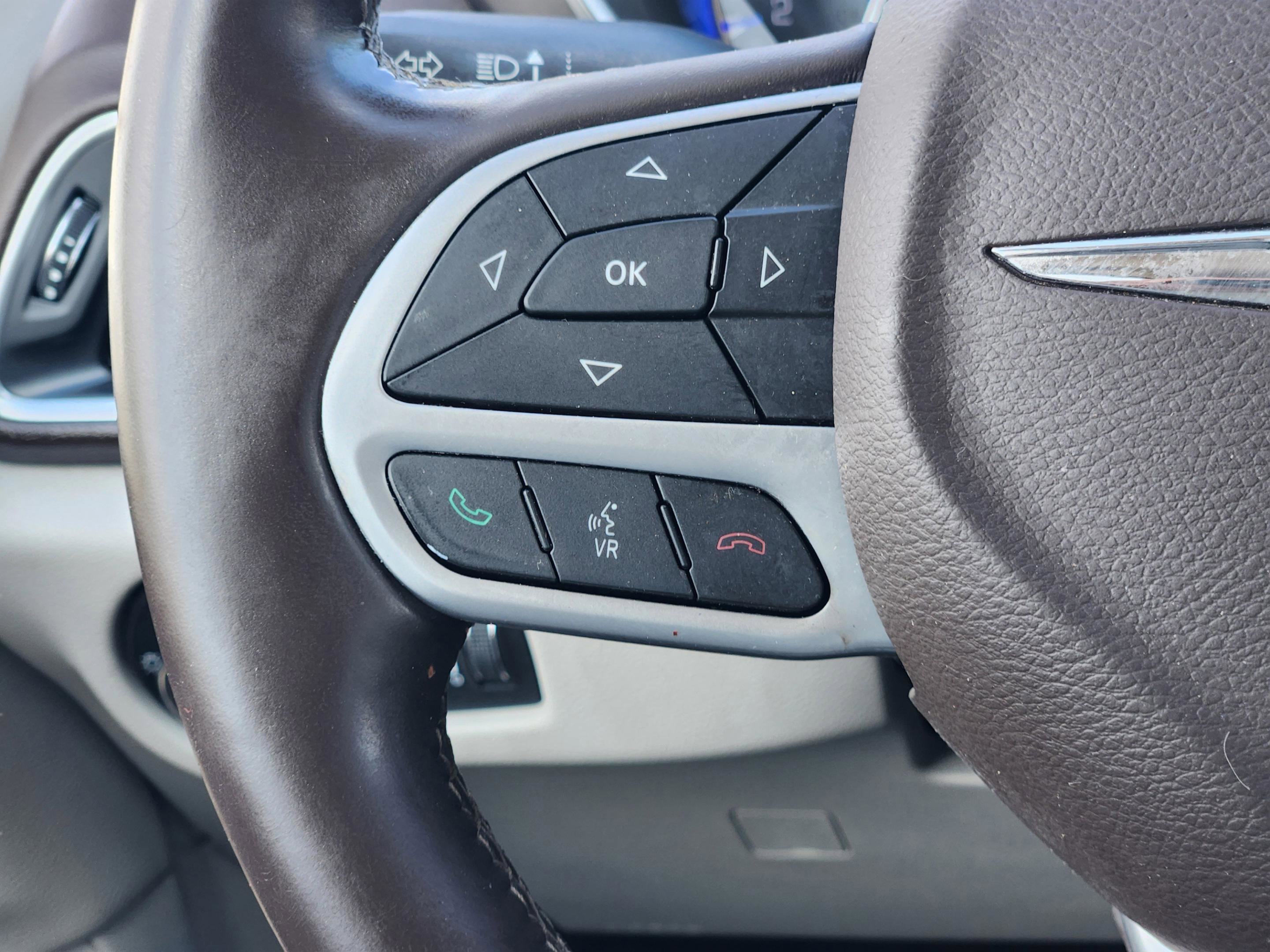 Used 2017 Chrysler Pacifica Touring-L Plus image 23