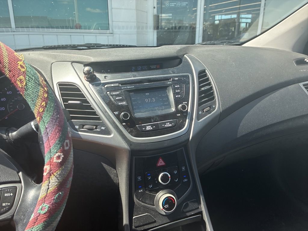 Used 2015 Hyundai Elantra SE w/ Option Group 03 FWD image 7