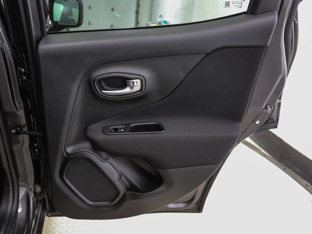 Used 2021 Jeep Renegade Latitude AWD/4WD image 25