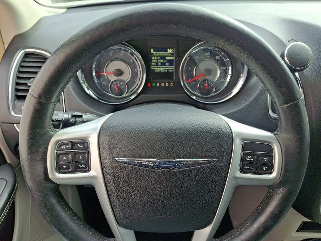 Used 2016 Chrysler Town & Country Touring-L FWD image 20