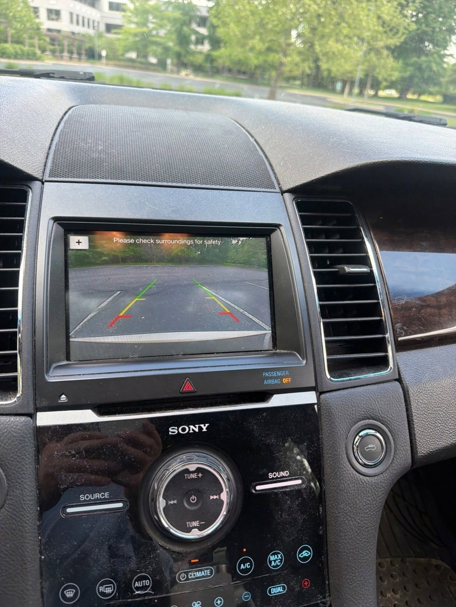 Used 2017 Ford Taurus Limited FWD image 3