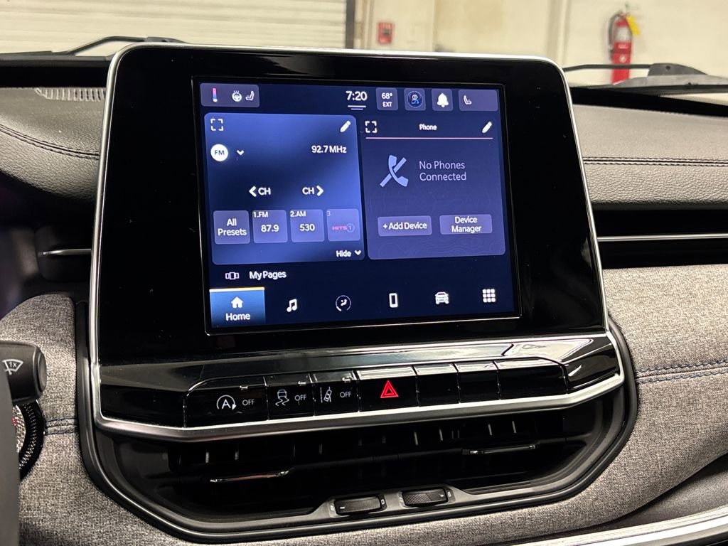 Used 2025 Jeep Compass Latitude image 36