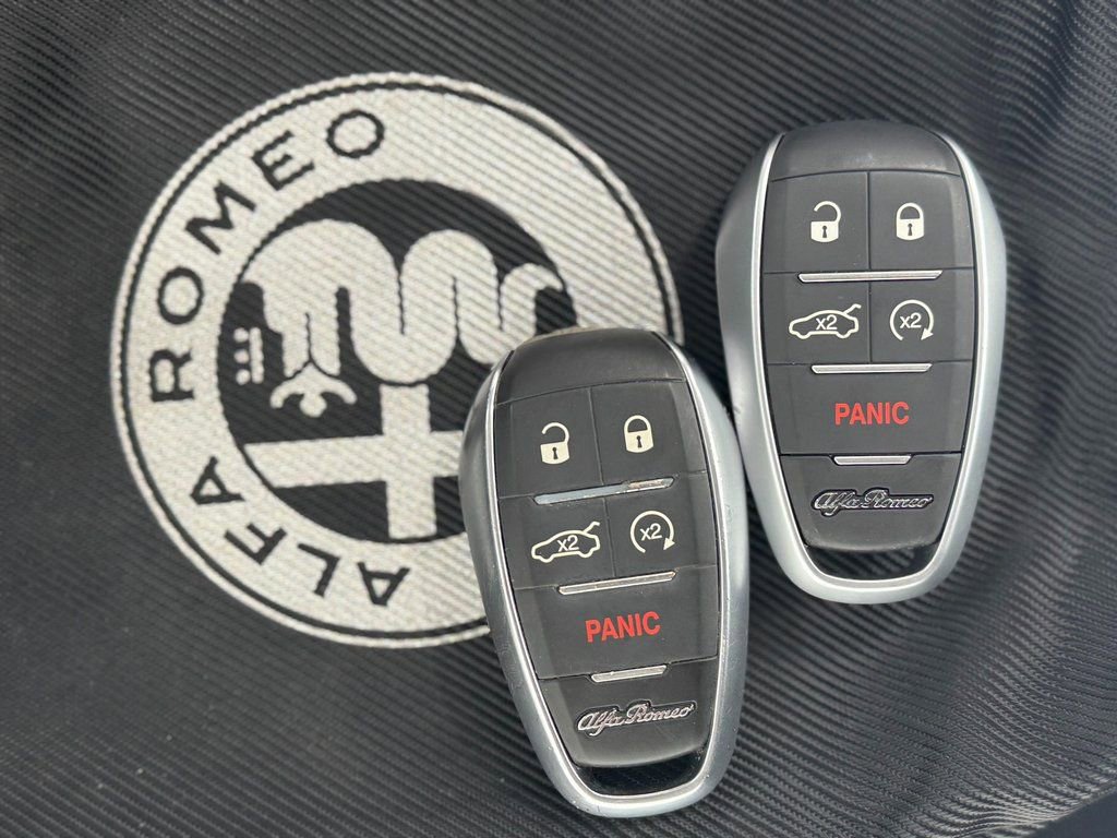 Used 2023 Alfa Romeo Stelvio Veloce image 55