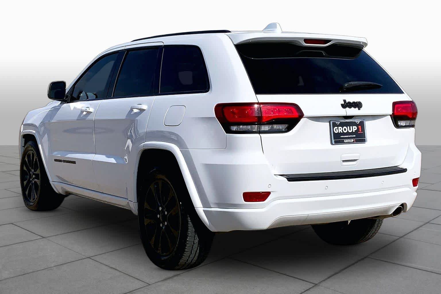 Used 2018 Jeep Grand Cherokee Altitude RWD image 10
