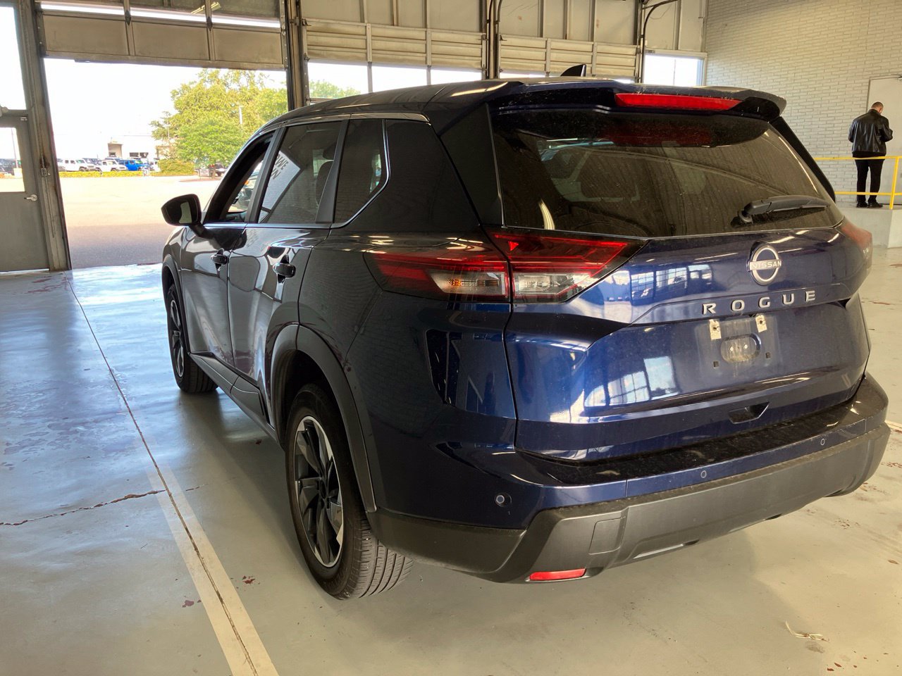 Used 2025 Nissan Rogue SV FWD image 5