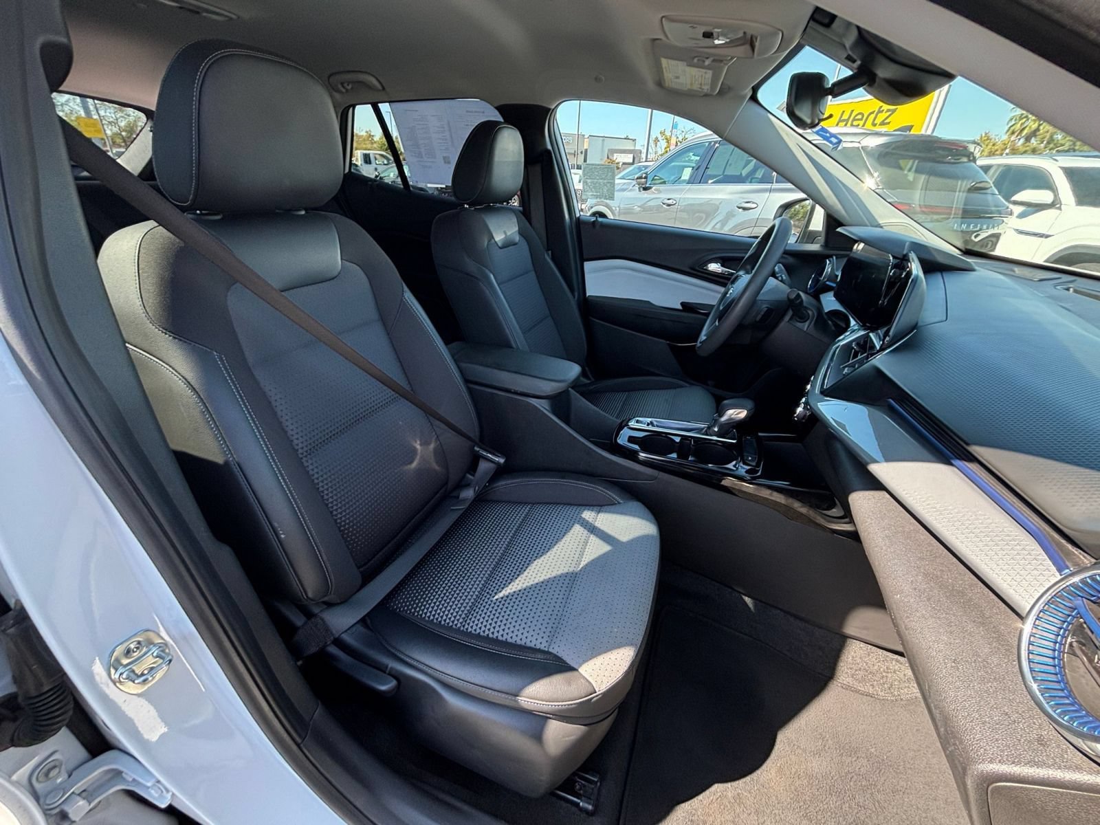 Used 2025 Chevrolet Trax LT FWD image 34