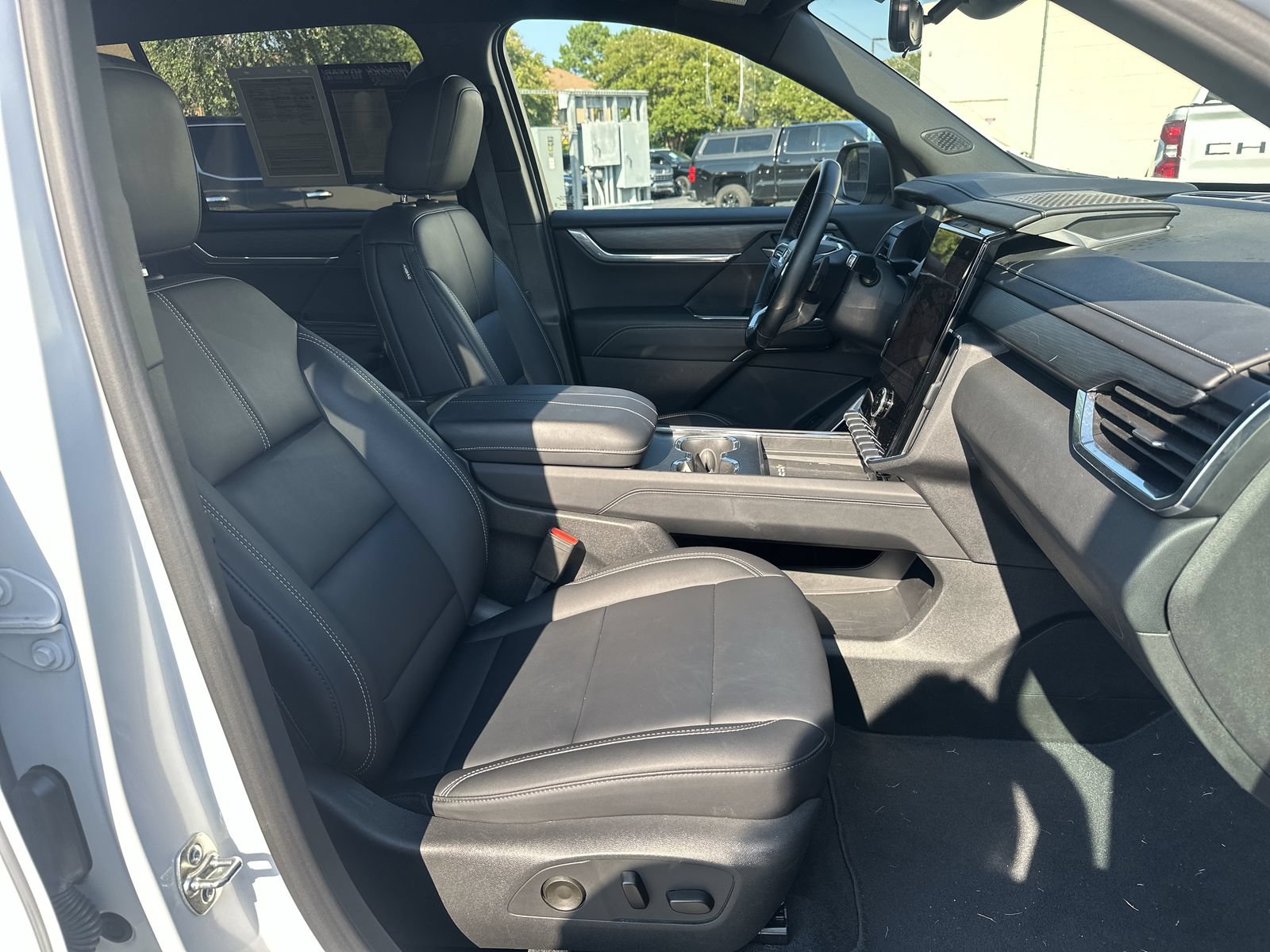 Used 2026 GMC Acadia Elevation w/ Elevation Premium Package FWD image 22