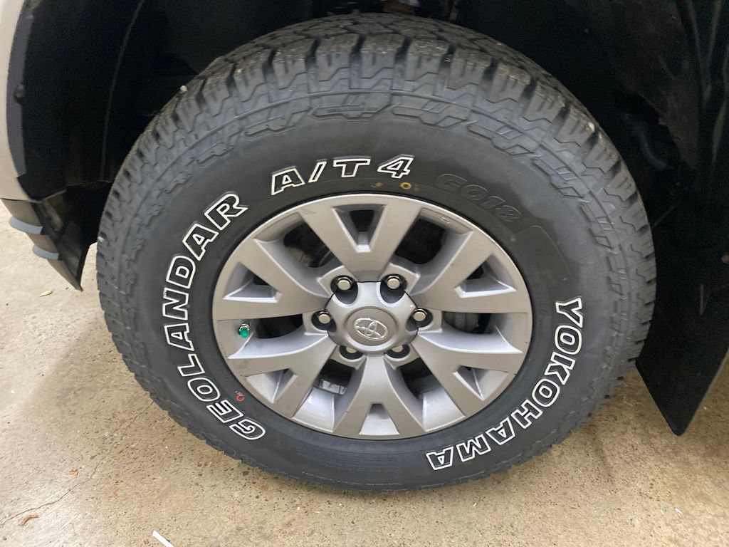 Used 2019 Toyota Tacoma SR5 AWD/4WD image 17