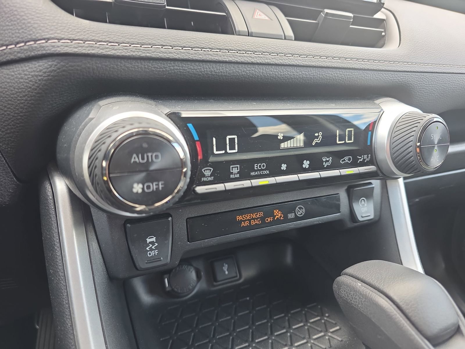 Used 2022 Toyota RAV4 XLE w/ Convenience Package FWD image 24