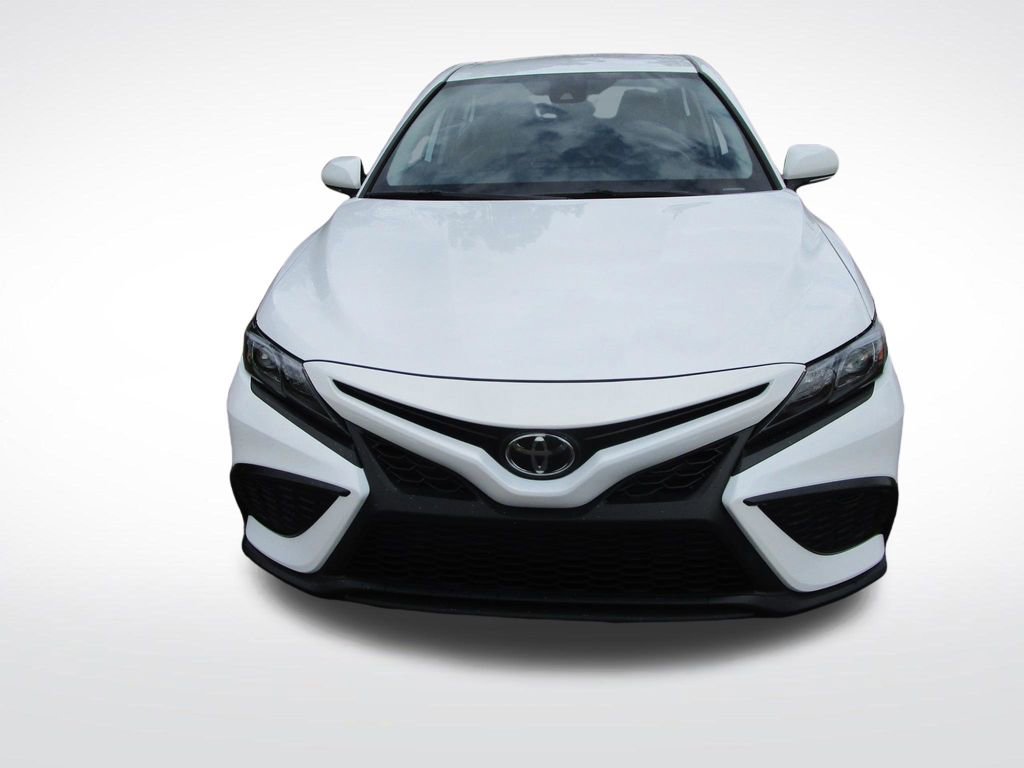 Used 2023 Toyota Camry SE w/ Convenience Package image 4