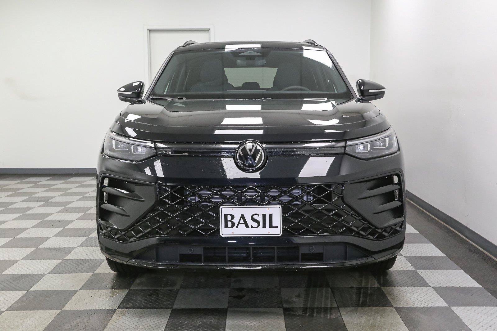 New 2026 Volkswagen Tiguan SE R-Line AWD/4WD image 3