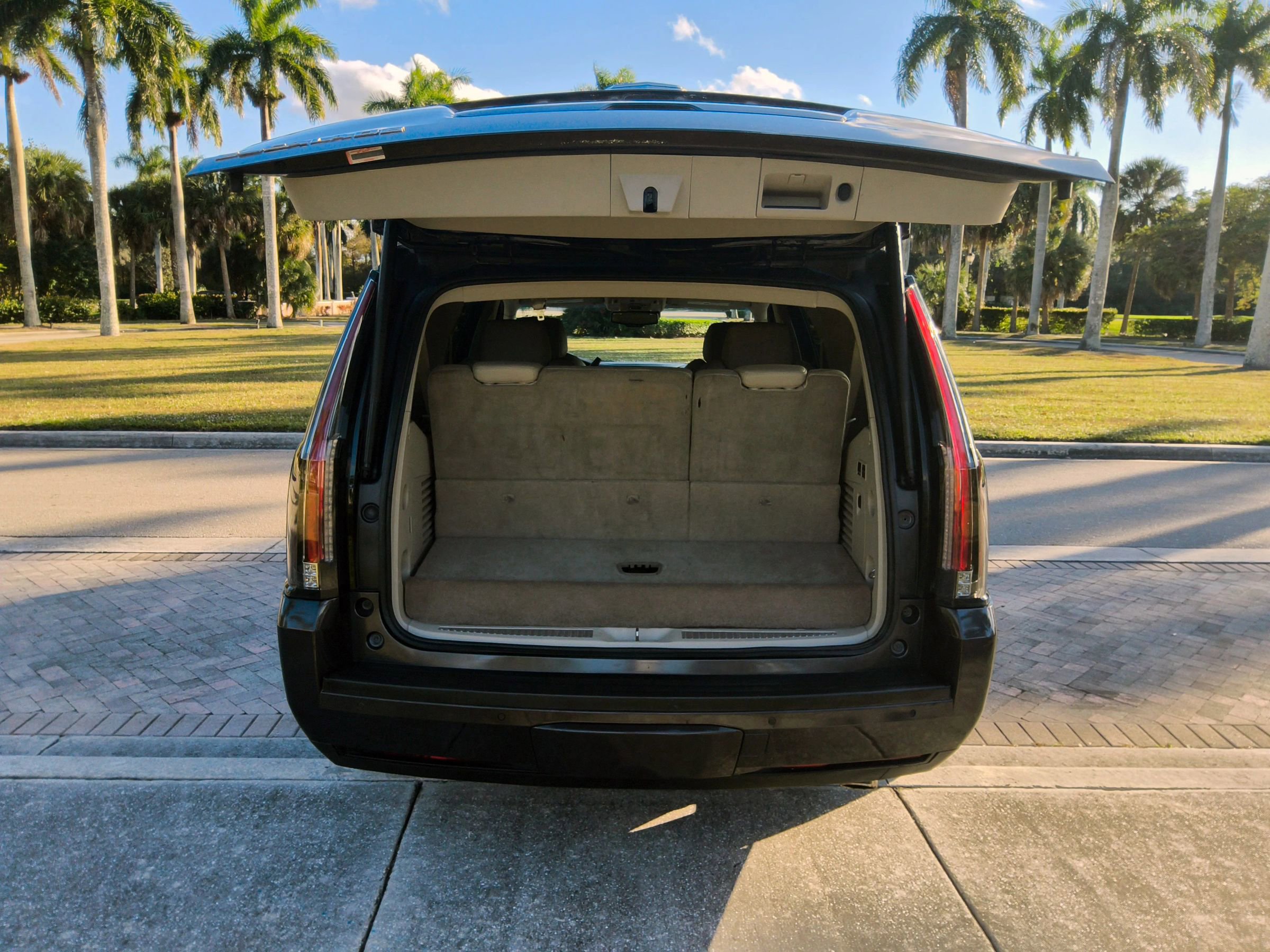 Used 2016 Cadillac Escalade Luxury image 49