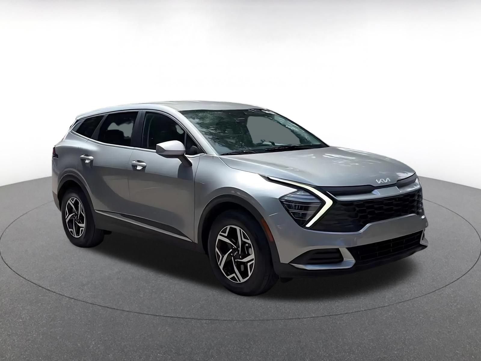 Used 2025 Kia Sportage LX FWD image 2