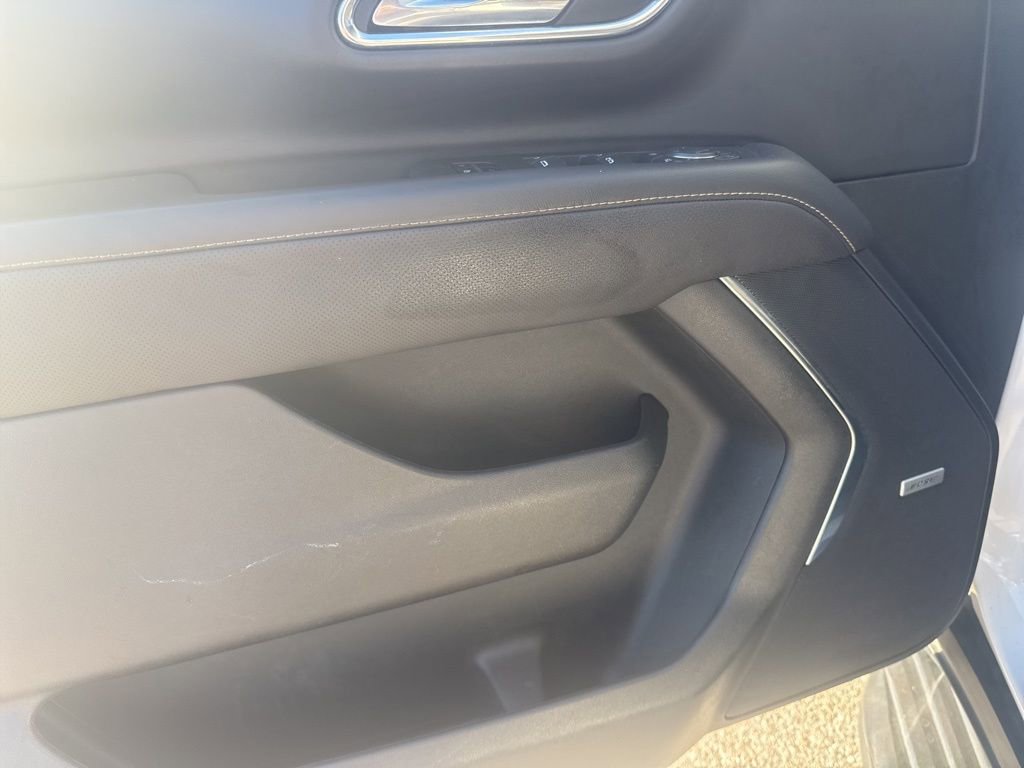 Used 2023 Chevrolet Suburban Premier image 19