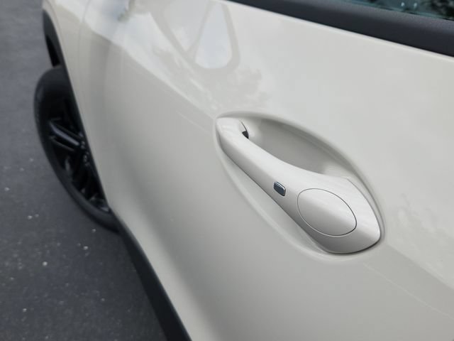 New 2026 Chevrolet Trax ACTIV w/ Sunroof Package FWD image 12