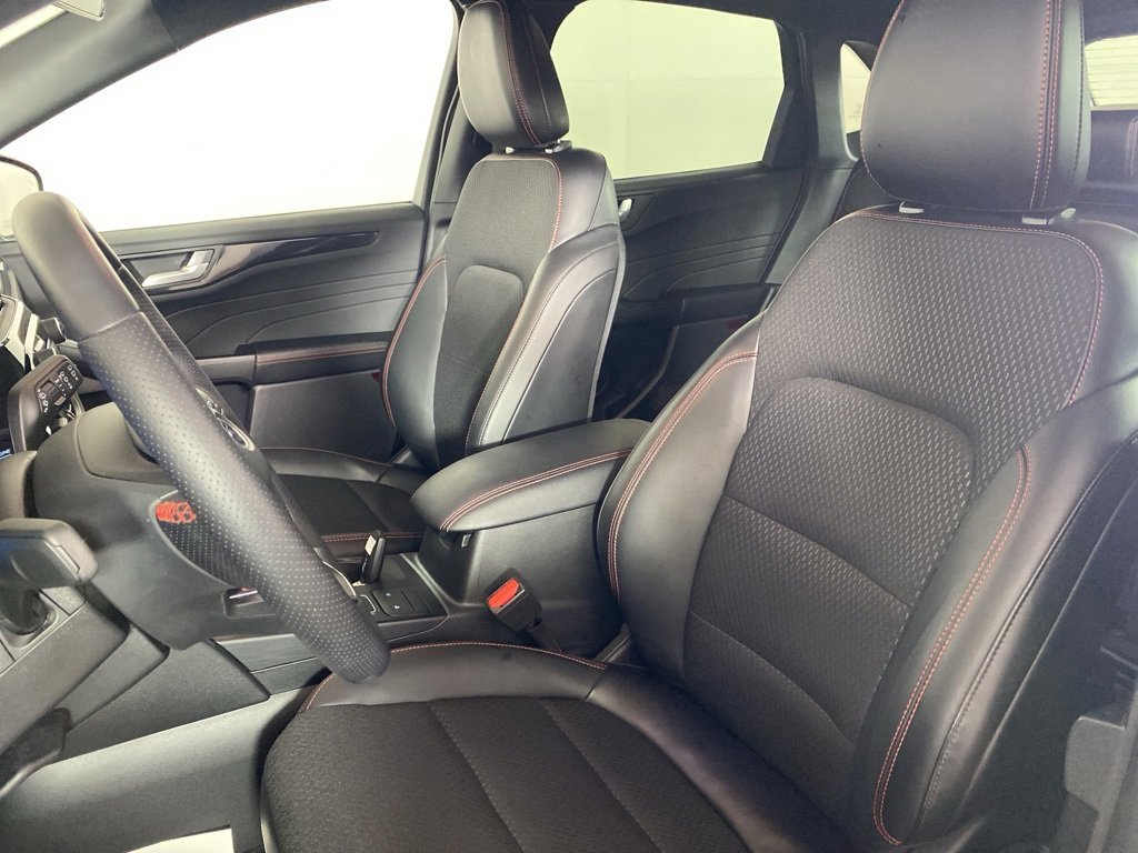 Used 2025 Ford Escape ST-Line w/ Cold Weather Package image 18