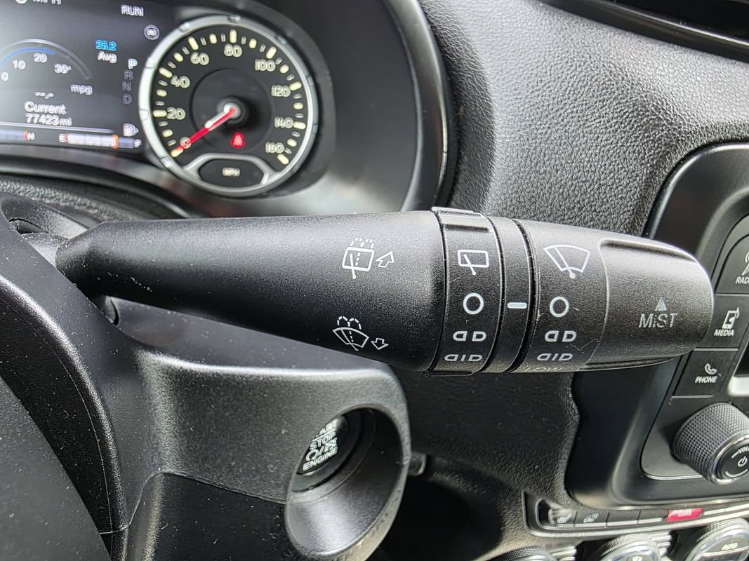 Used 2015 Jeep Renegade Limited AWD/4WD image 31