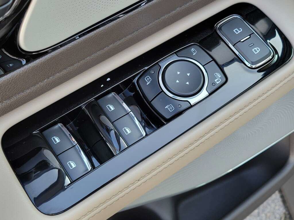 Used 2023 Lincoln Aviator Reserve w/ Equipment Group 201A AWD/4WD image 29