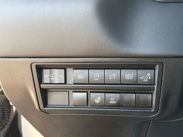 Used 2024 Toyota Tundra Platinum AWD/4WD image 30