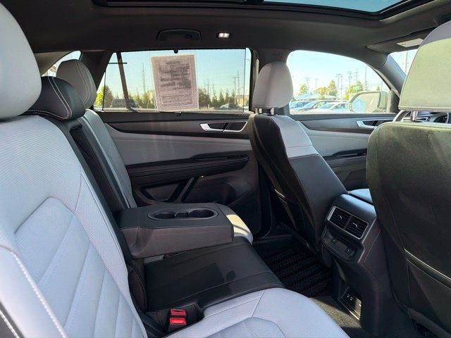 Used 2025 Volkswagen Atlas Cross Sport SEL AWD/4WD image 38